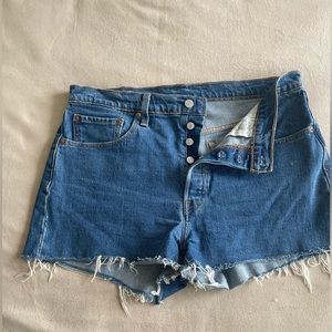 Levi Womens Cutoff denim shorts